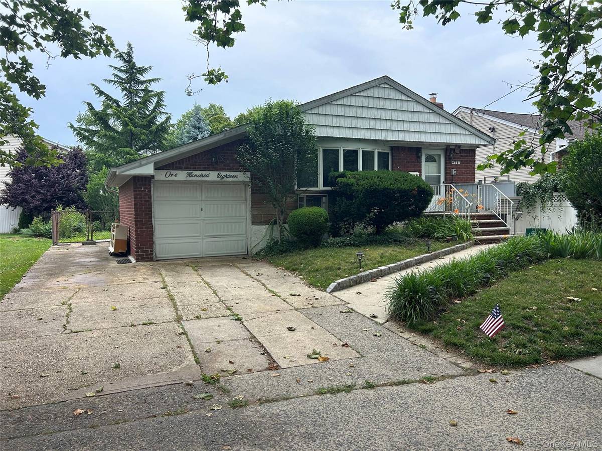 118 Franklin AVE, Malverne, NY 11565