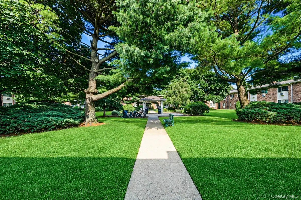 2449F Union BLVD #9B, Islip, NY 11751