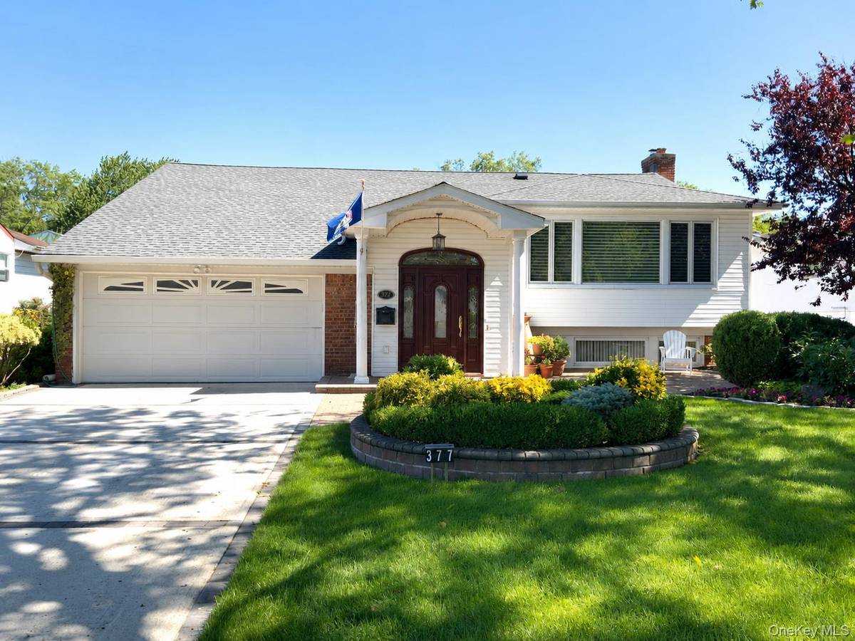 377 Old Courthouse RD, Manhasset Hills, NY 11040