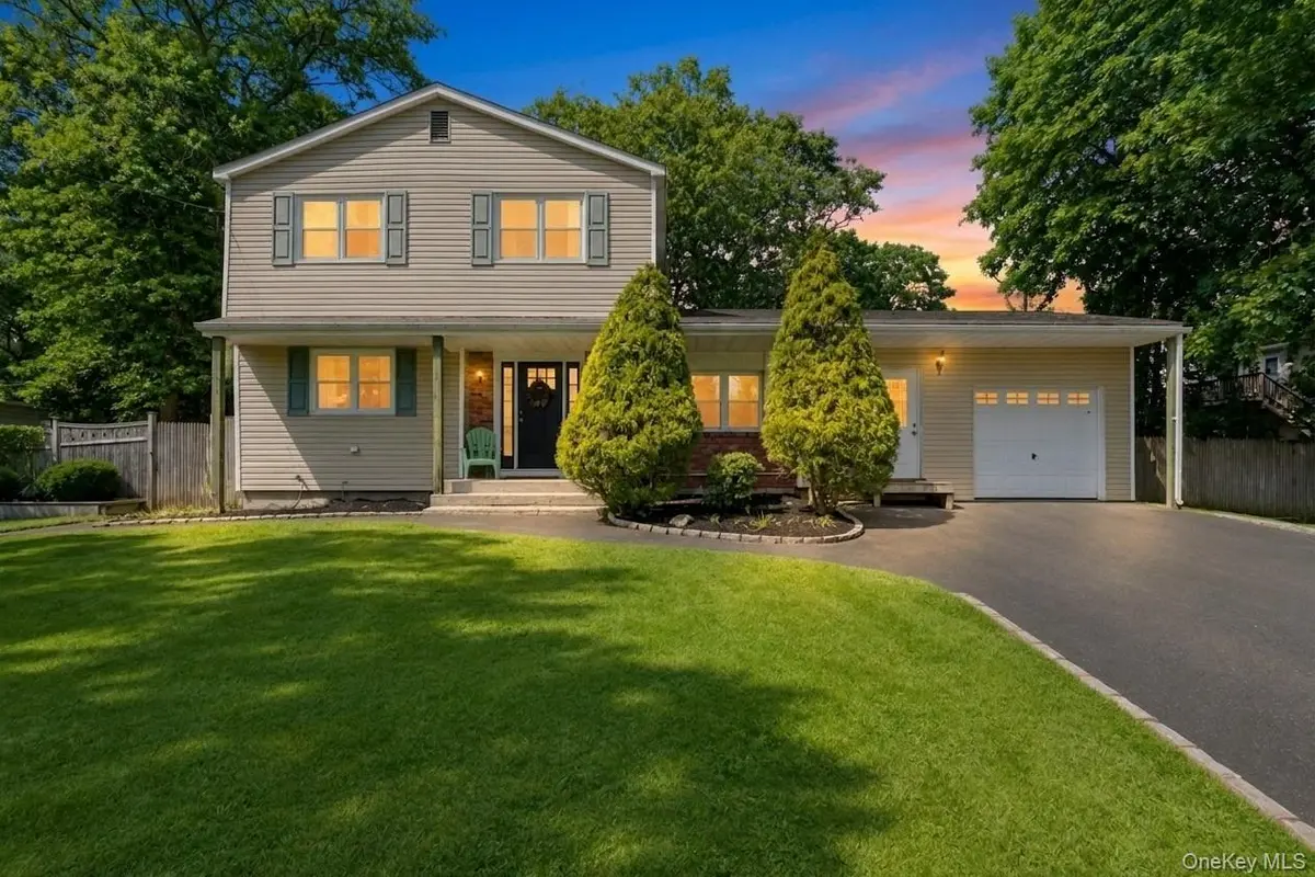 145 Sioux ST, Ronkonkoma, NY 11779