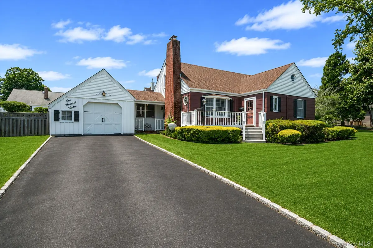 112 Lawrence AVE, Smithtown, NY 11787