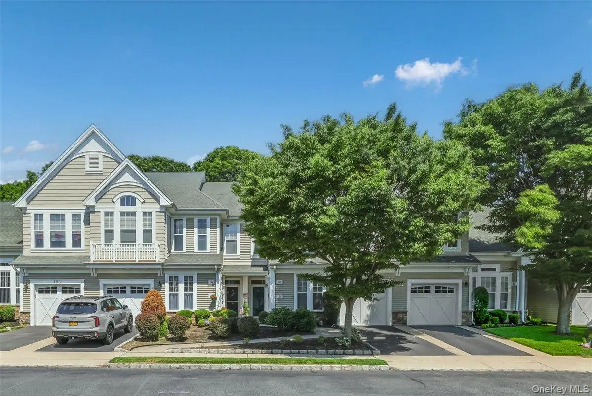 189 Symphony DR, Lake Grove, NY 11755