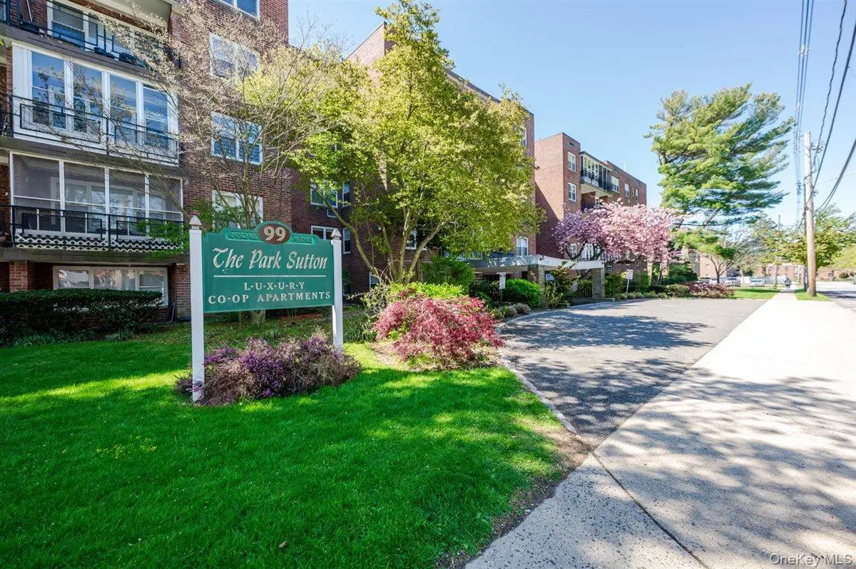 99 Randall AVE #4-L, Freeport, NY 11520