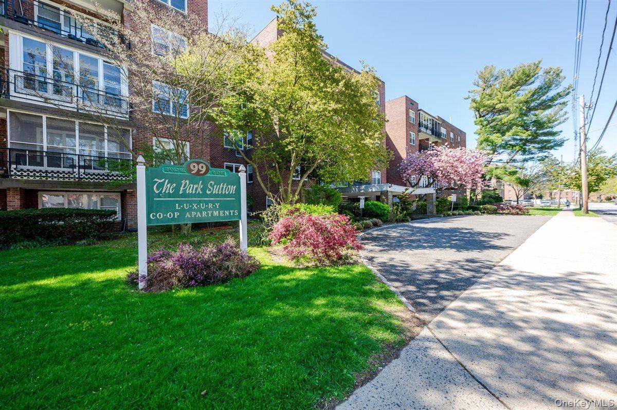 99 Randall AVE #4-L, Freeport, NY 11520