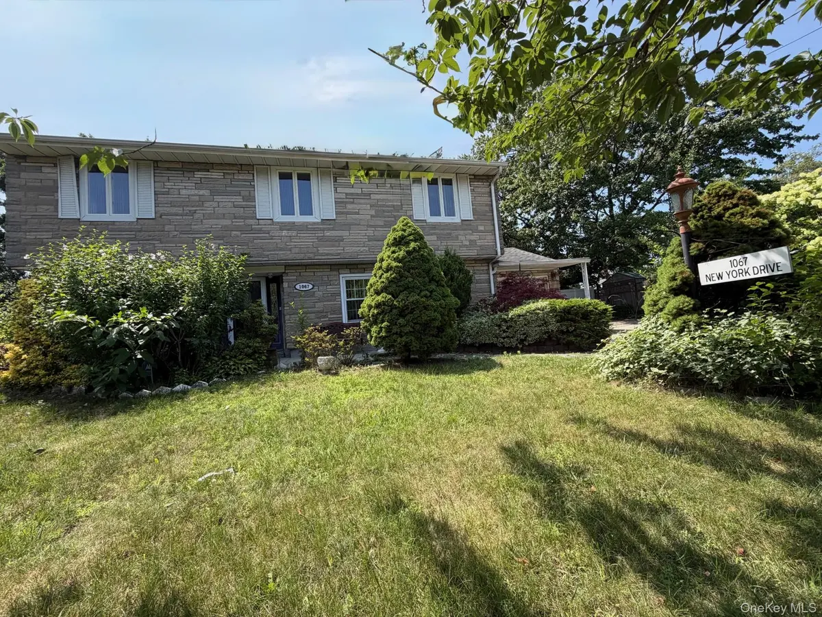 1067 N New York DR, Massapequa, NY 11758