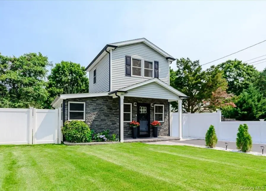 35 Rose ST, Hauppauge, NY 11788