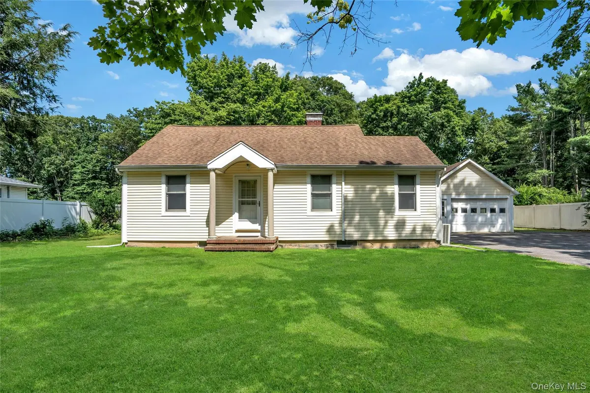 33 Laurel DR, Smithtown, NY 11787