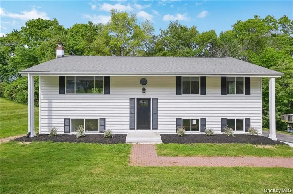 26 Kendell DR, Wappingers Falls, NY 12590