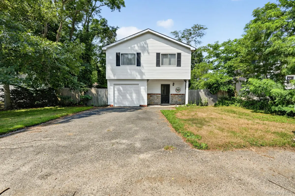 174 Beaver DR, Mastic Beach, NY 11951