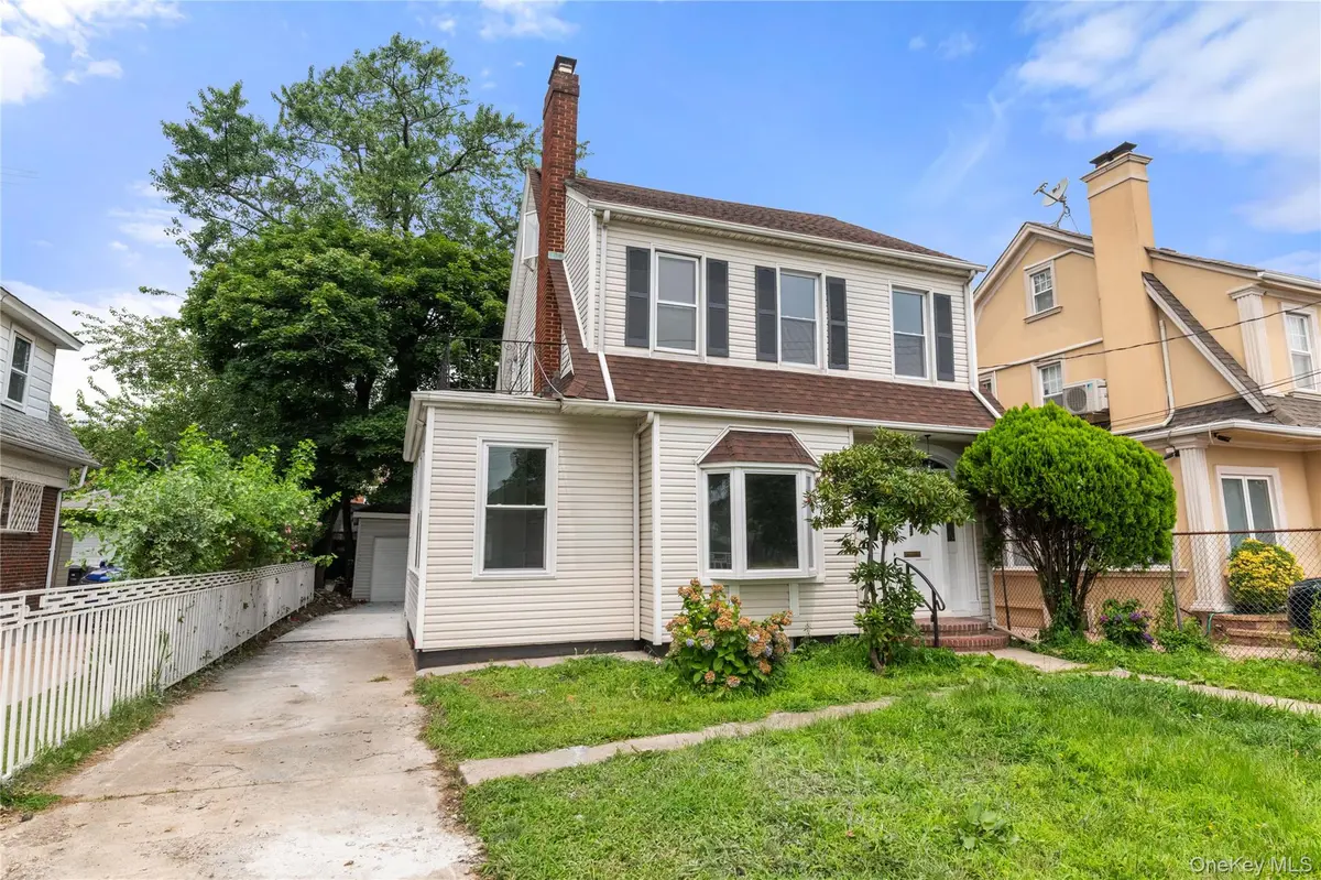 8492 Homelawn ST, Jamaica, NY 11432