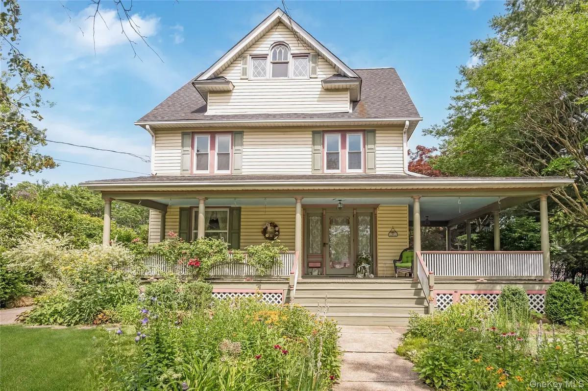 67 Davison PL, Rockville Centre, NY 11570