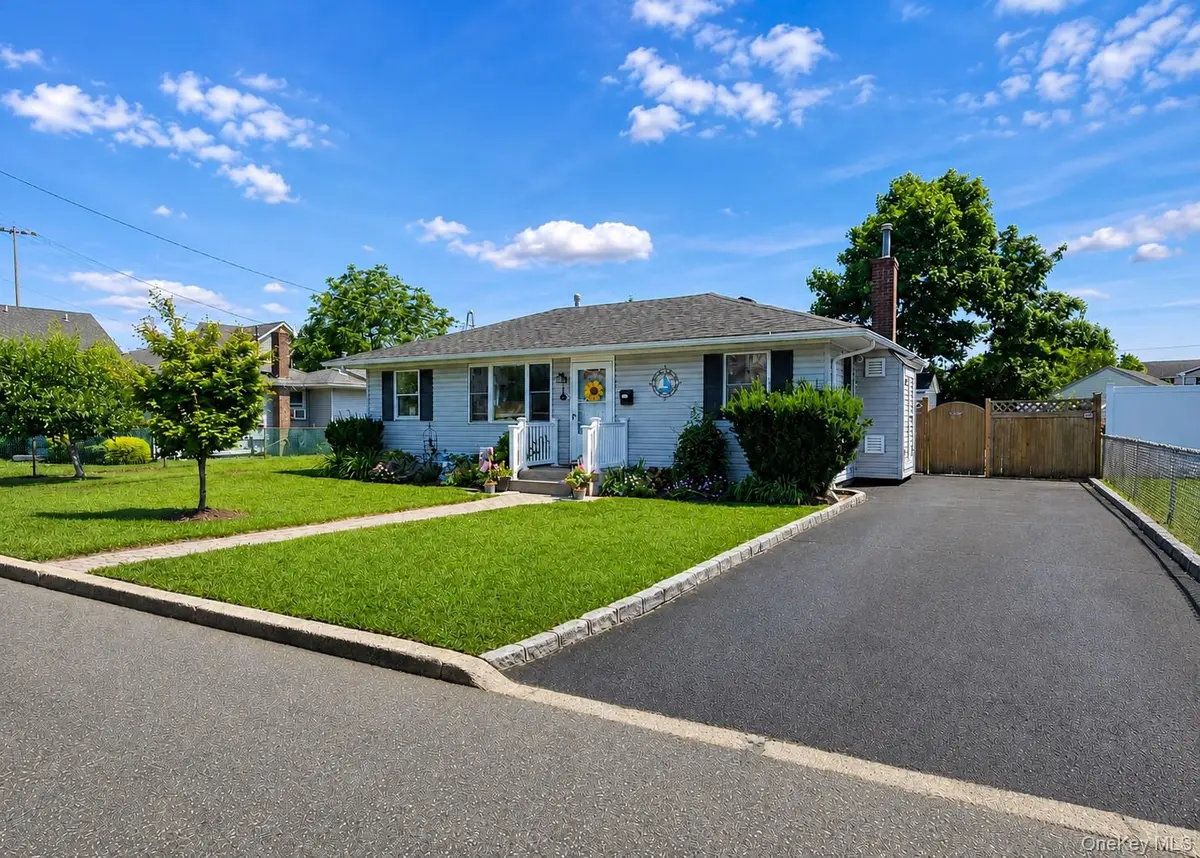8 Harrison ST, Patchogue, NY 11772