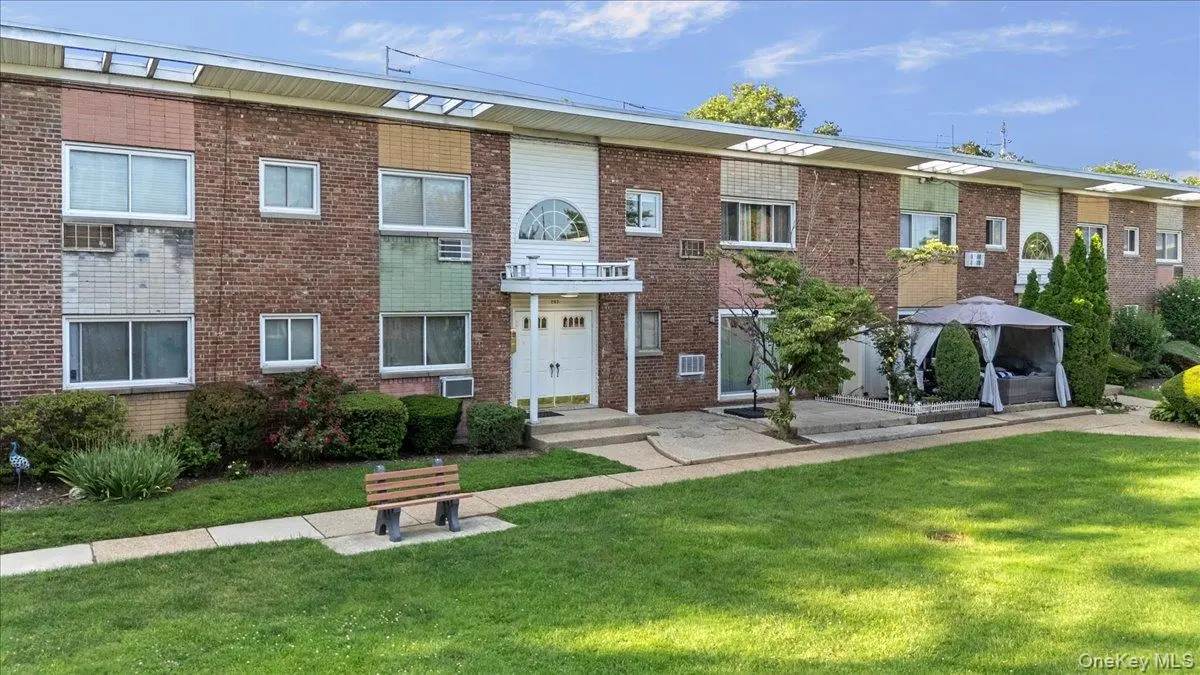 267 N Newbridge RD #2D, Levittown, NY 11756