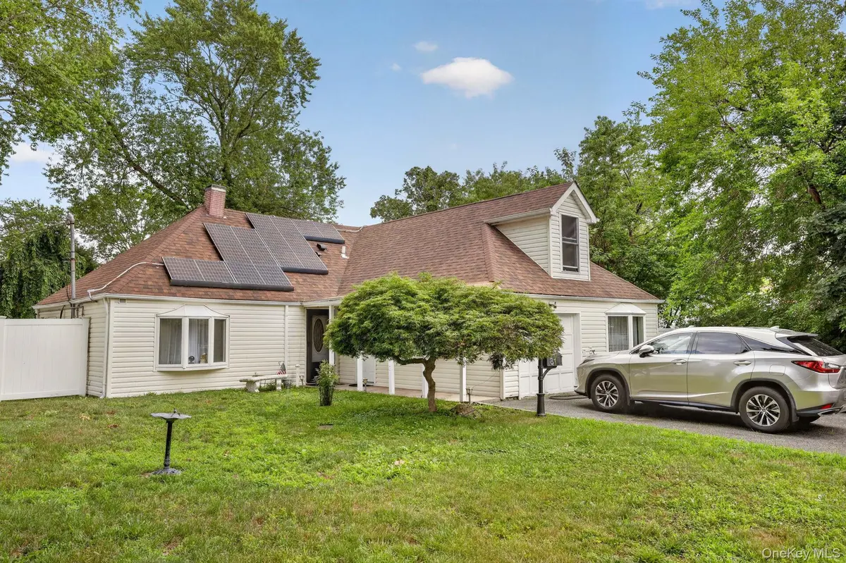 81 S Bedford AVE, Islandia, NY 11749