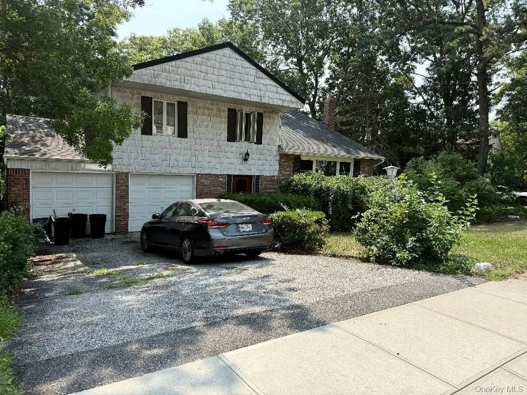 39 Willow ST, Selden, NY 11784