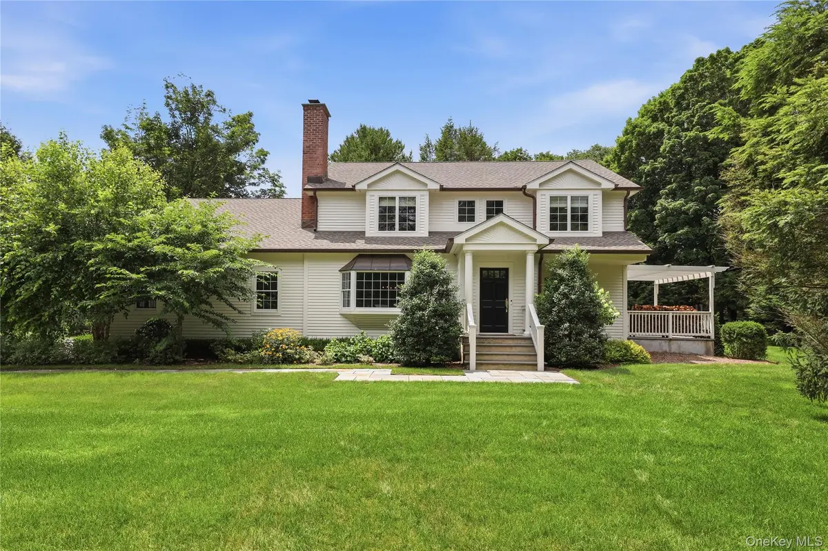 10 Homestead LN, Bedford, NY 10506