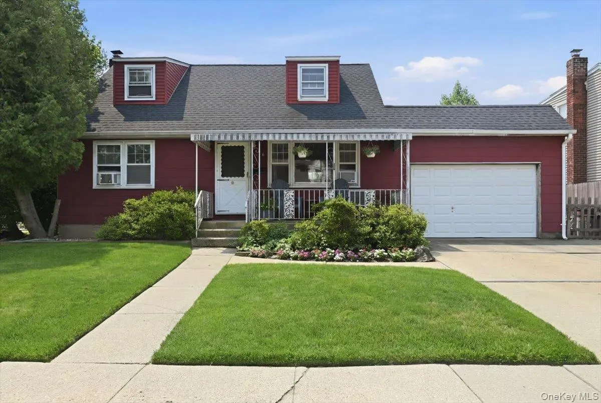 256 N Beech ST, Massapequa, NY 11758