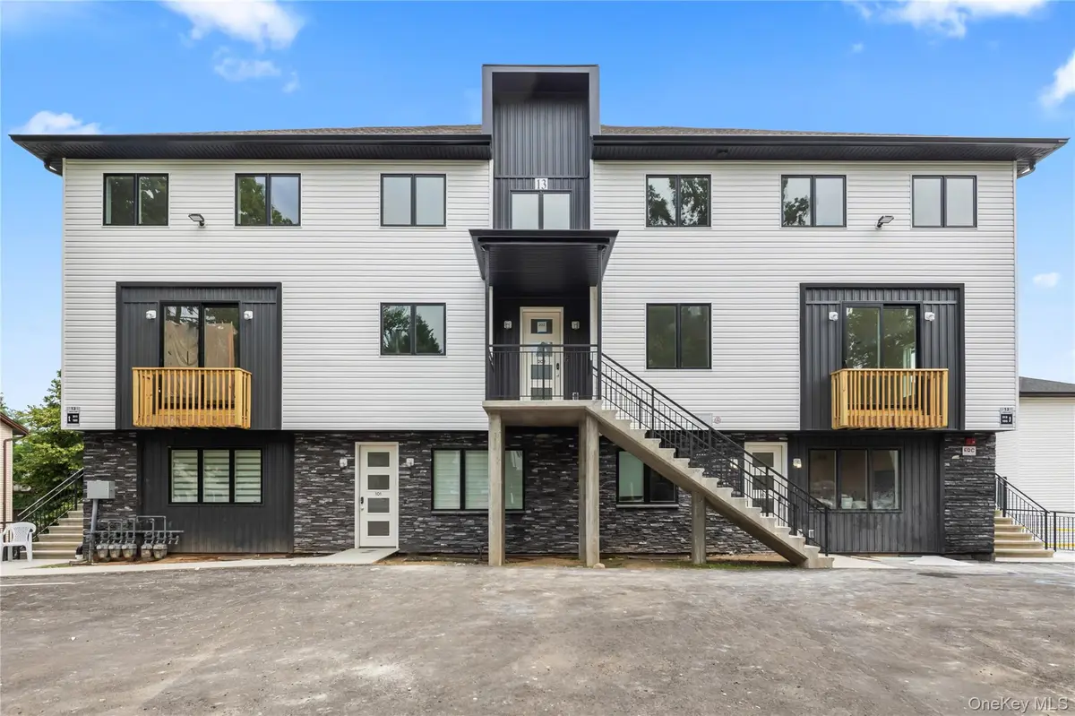 13 Gwen LN #202, Monsey, NY 10952