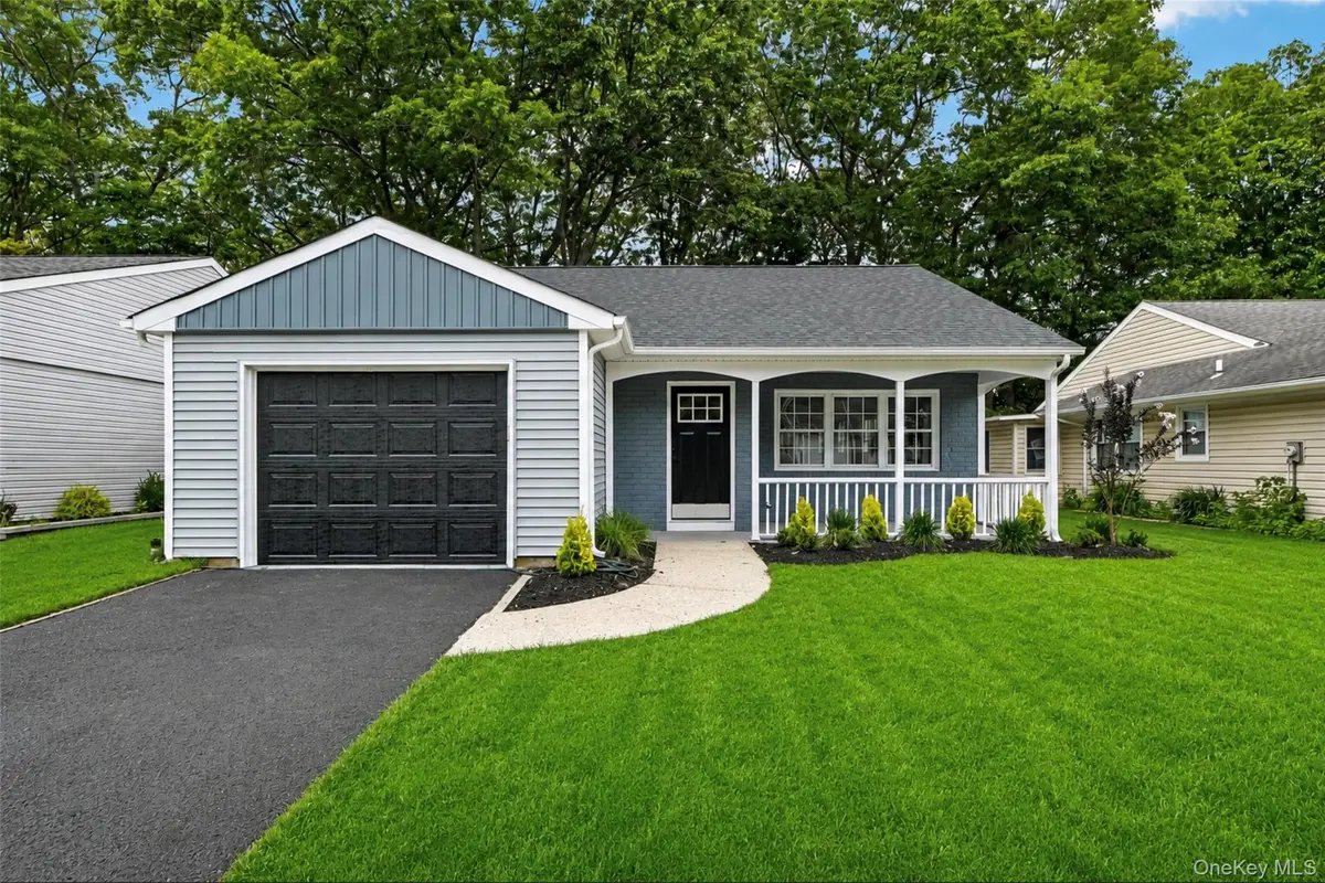 190 Canterbury DR, Ridge, NY 11961