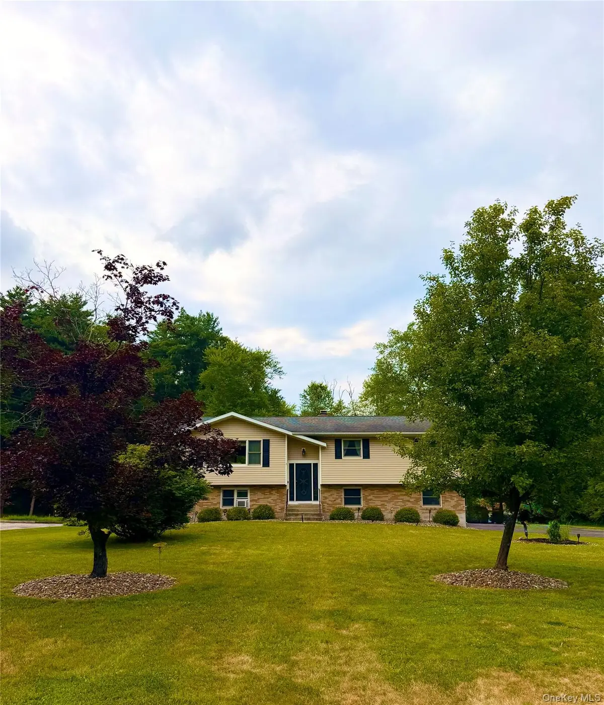 20 Lenart PL, Hopewell Junction, NY 12533