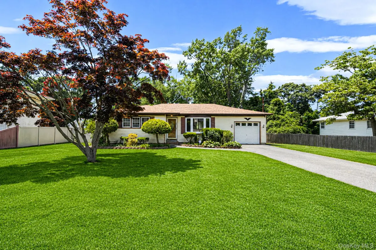 190 Bay AVE, Patchogue, NY 11772