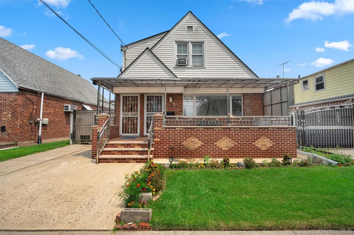8811 Sabre ST, Bellerose Manor, NY 11427
