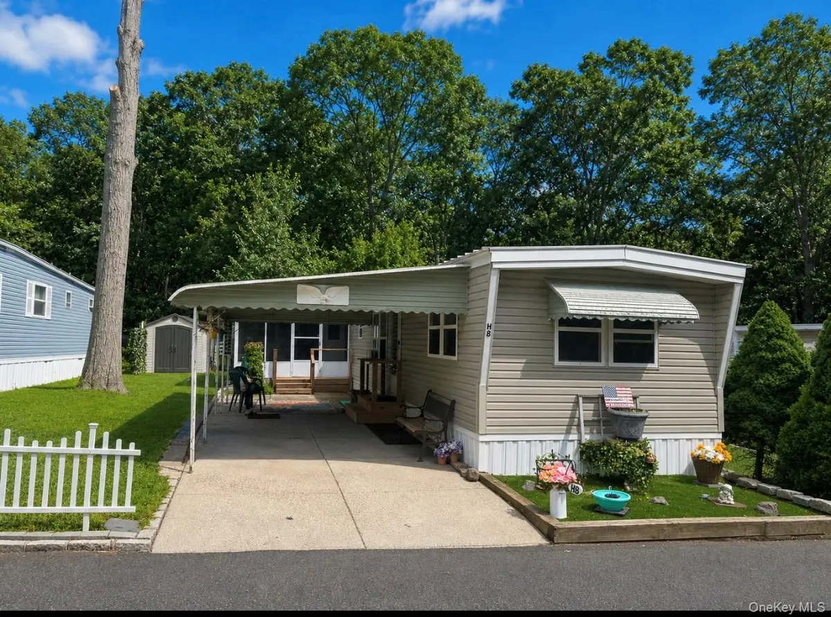 658-H8 Sound AVE, Calverton, NY 11933