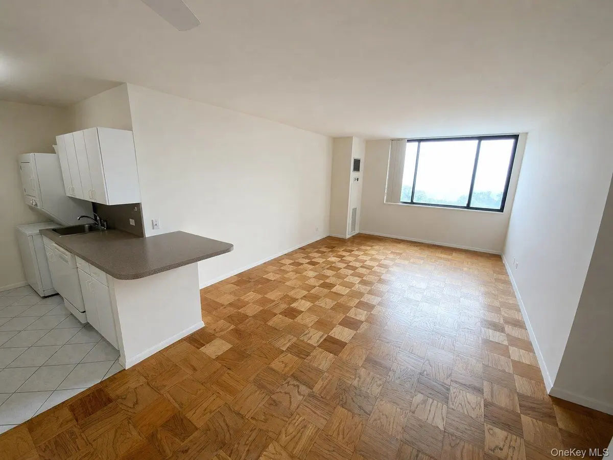 27010 Grand Central Pkwy #7C, Floral Park, NY 11005
