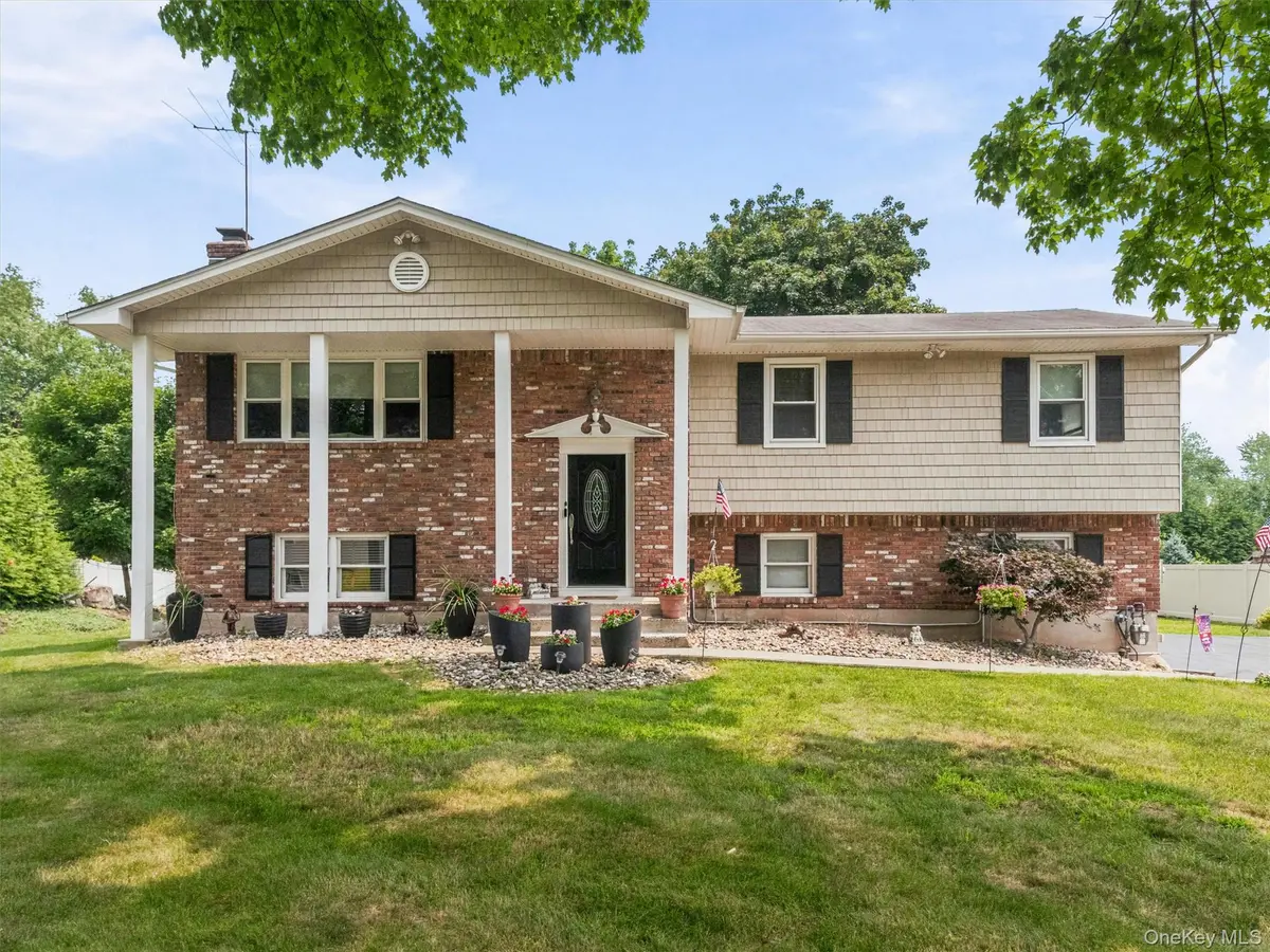25 Preakness LN, New City, NY 10956