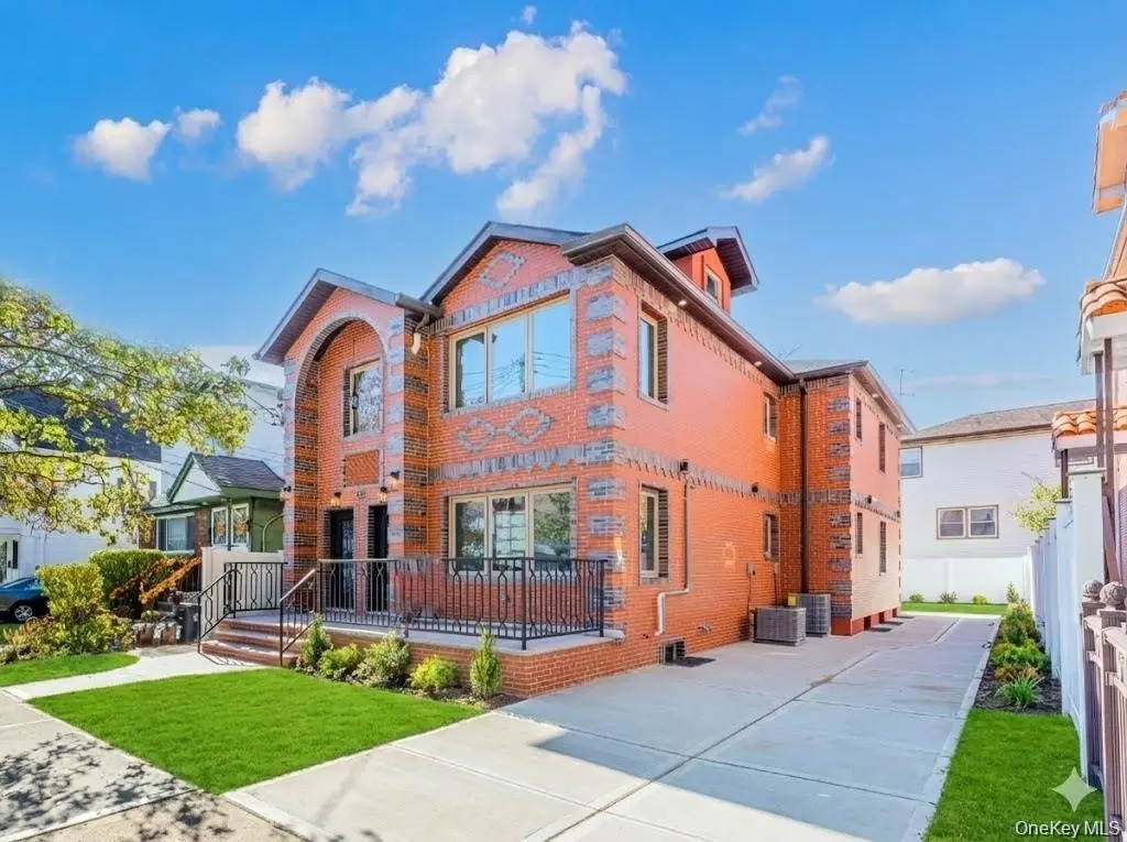 4634 211th ST, Bayside, NY 11361