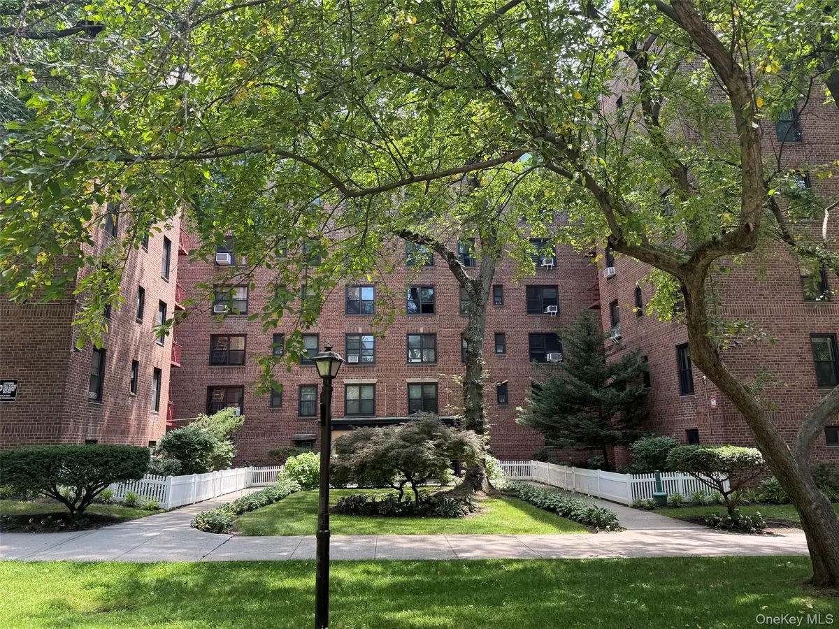 83-20 98 ST #5J, Woodhaven, NY 11421