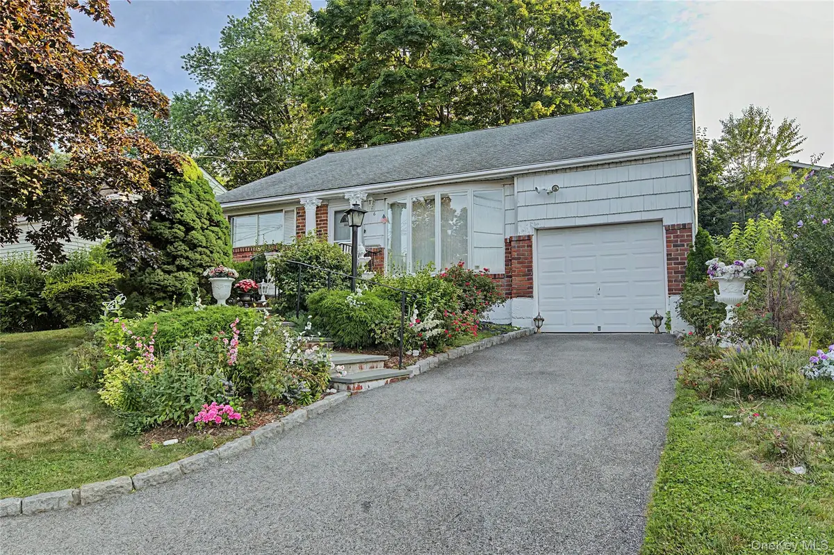 6 Westwind RD, Yonkers, NY 10710