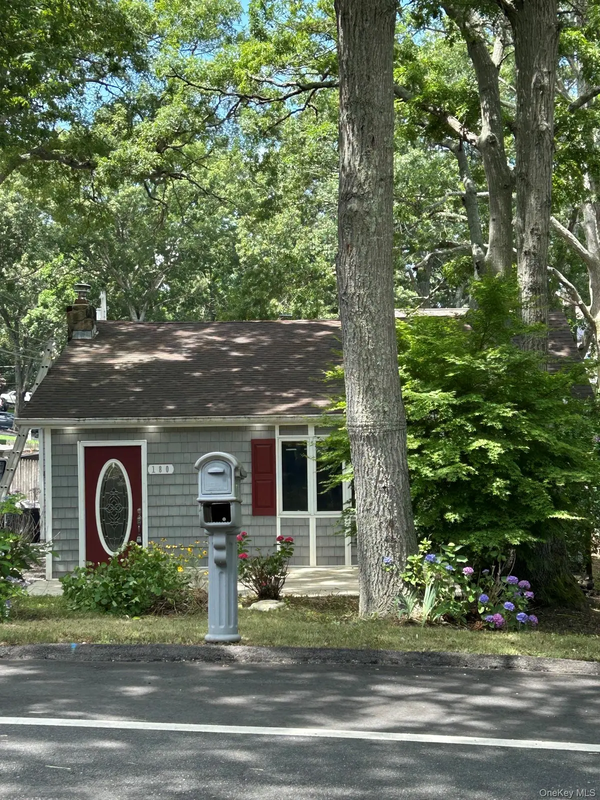 180 Adirondack DR, Selden, NY 11784