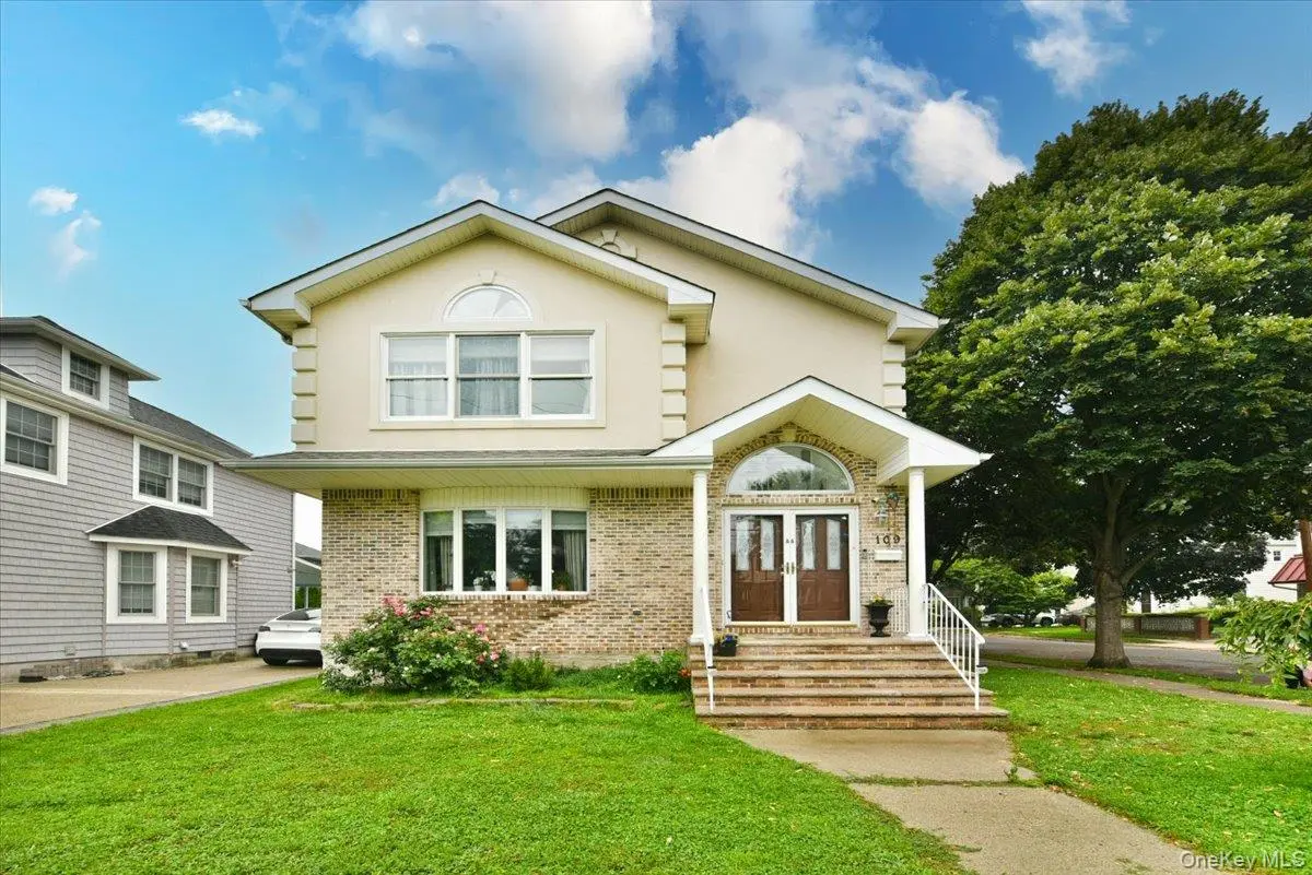 109 Charles ST, Floral Park, NY 11001