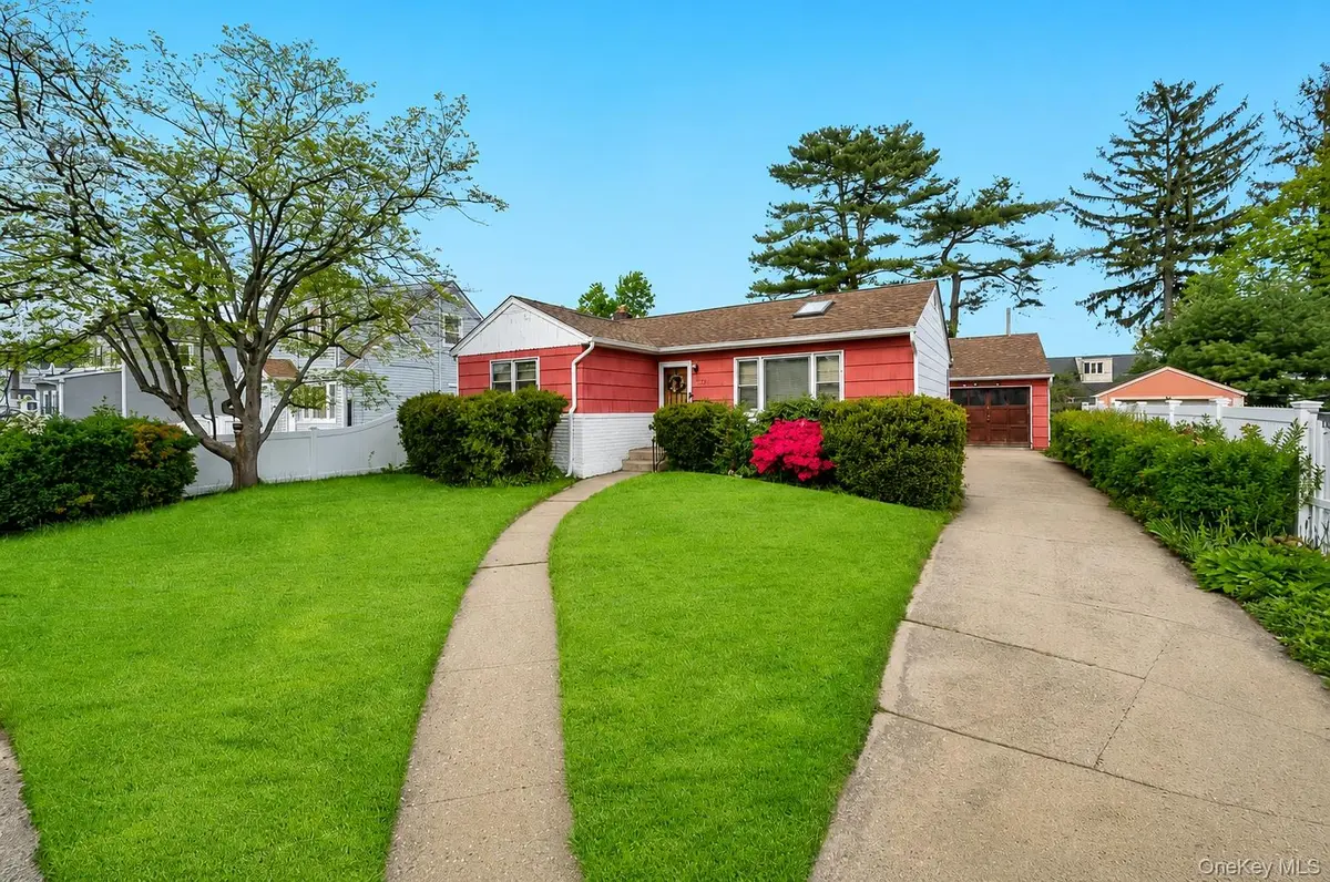 529 Liberty ST, Uniondale, NY 11553