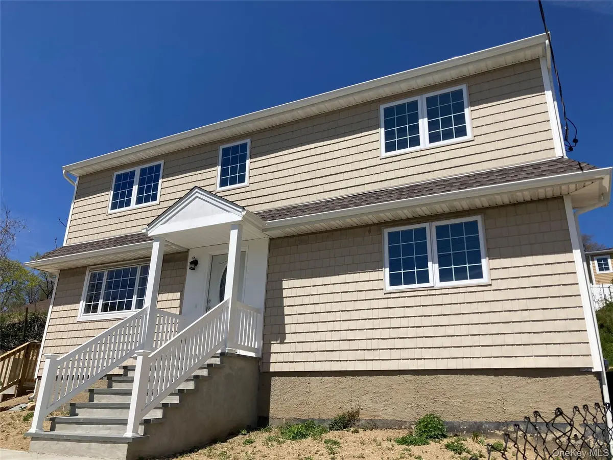 10 The Place, Glen Cove, NY 11542