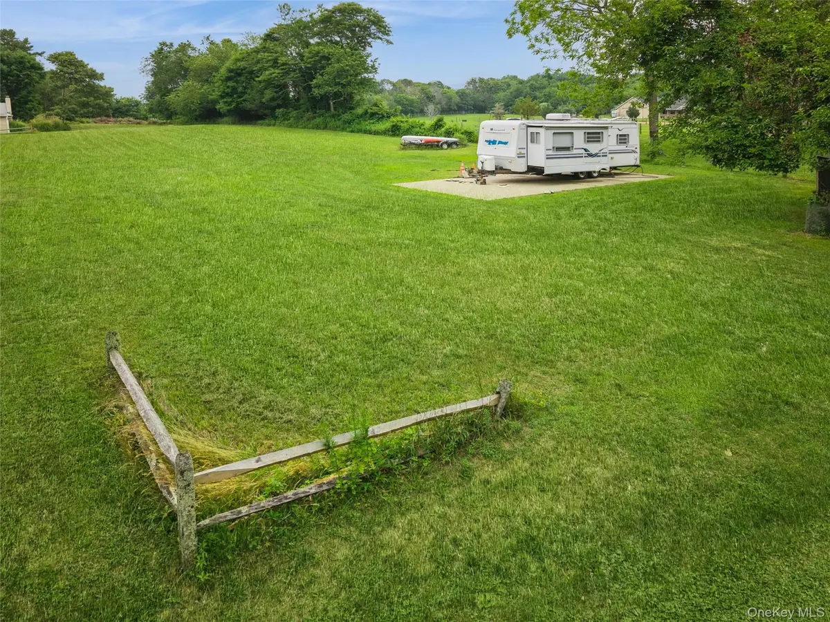 River RD, Calverton, NY 11933
