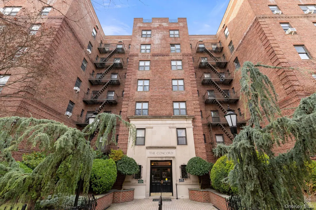 25-40 31st AVE #6E/F, Astoria, NY 11106