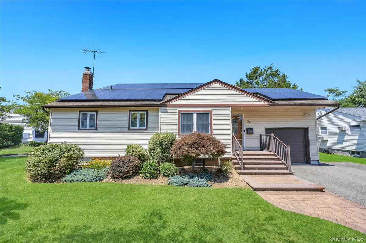 35 Jerold ST, Plainview, NY 11803