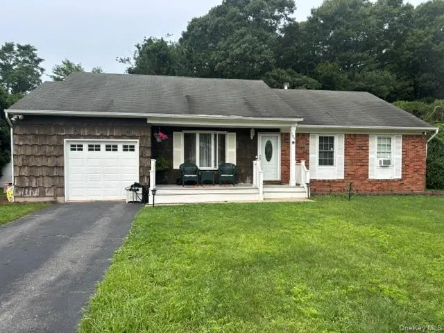 107 Constable DR, Riverhead, NY 11901