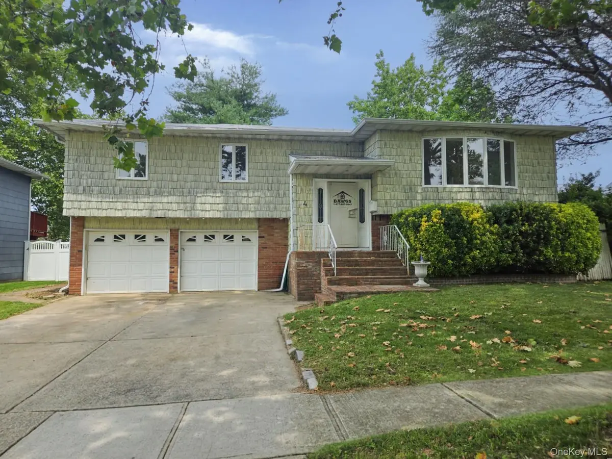 4 Broadfield PL, Glen Cove, NY 11542