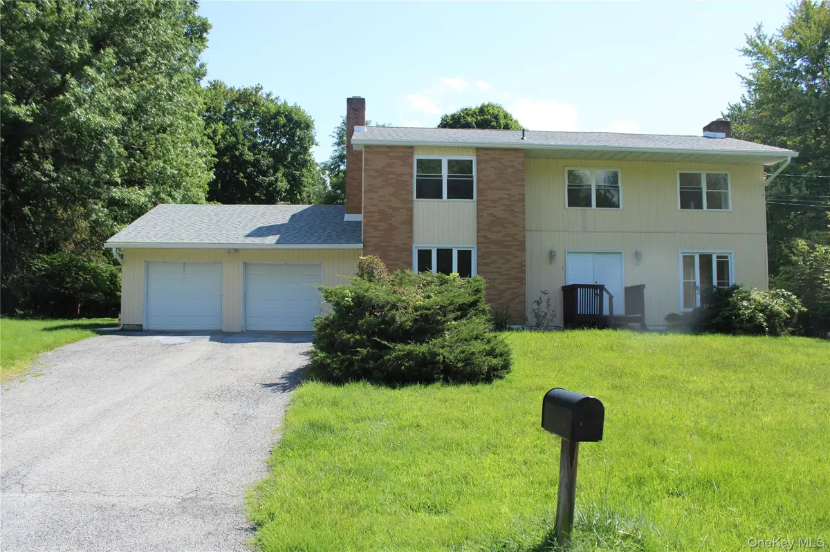 8 TANGLEWOOD DR, Wappingers Falls, NY 12590