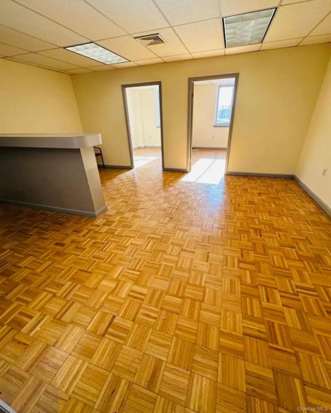 3800 E Tremont AVE, Bronx, NY 10465