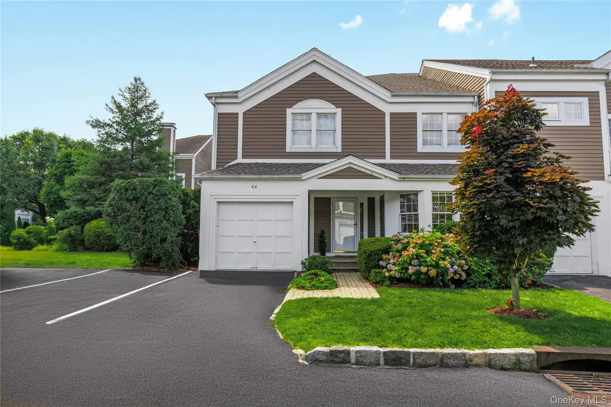 44 Alex DR, White Plains, NY 10605