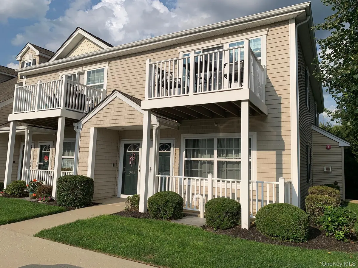 301 Willow LN, Valley Stream, NY 11580
