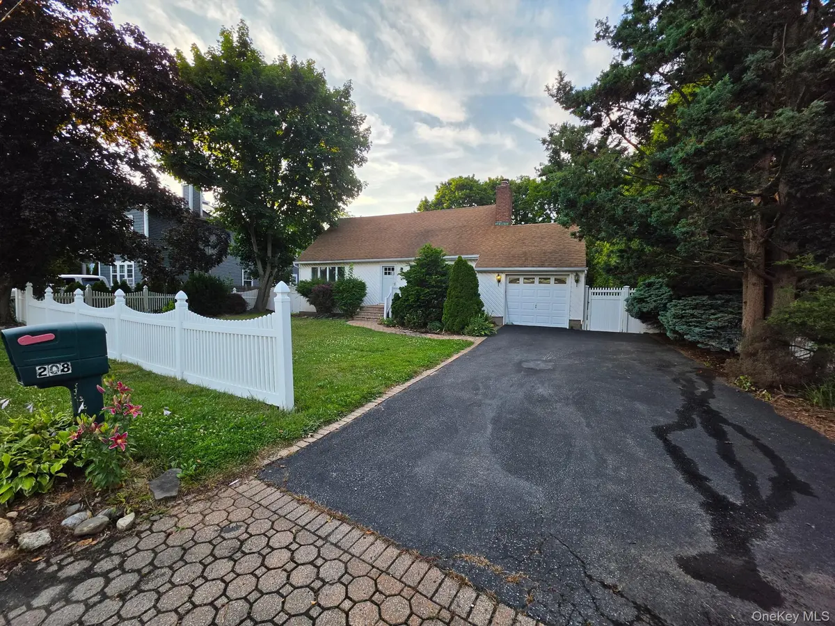 Address not disclosed, Huntington, NY 11743