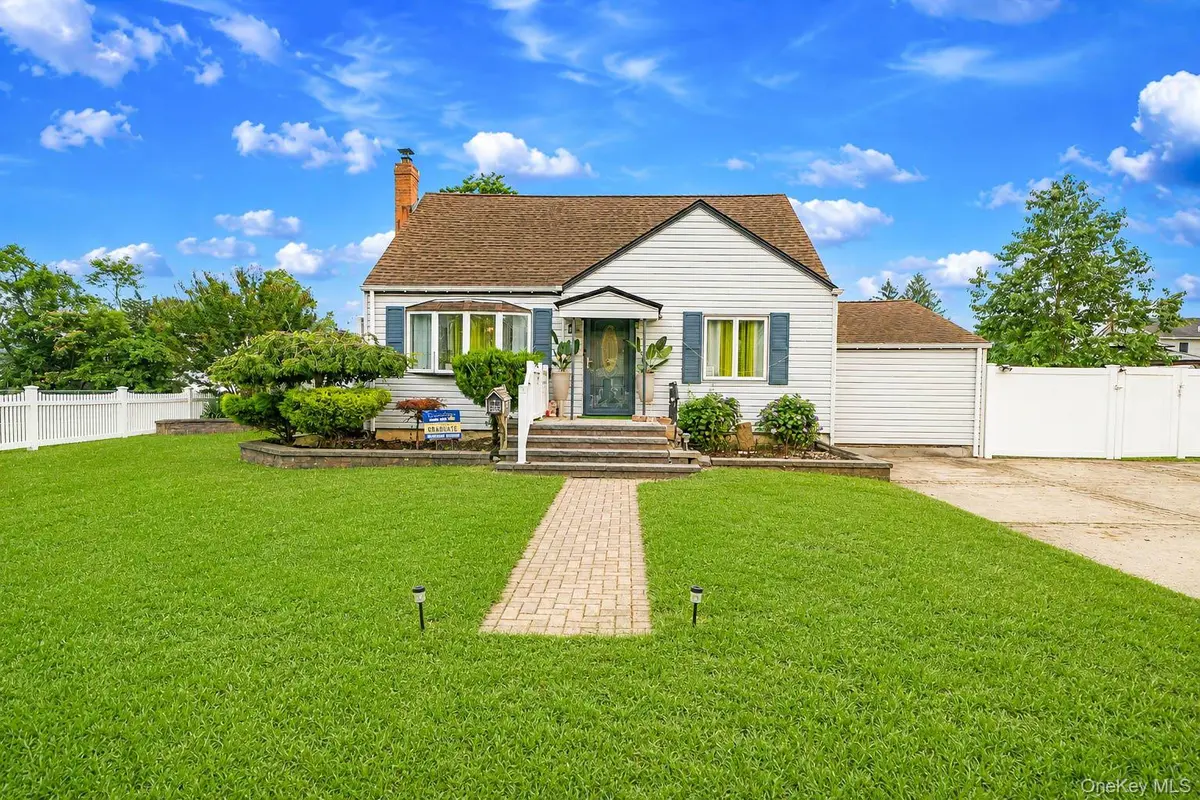 341 12th ST, West Babylon, NY 11704