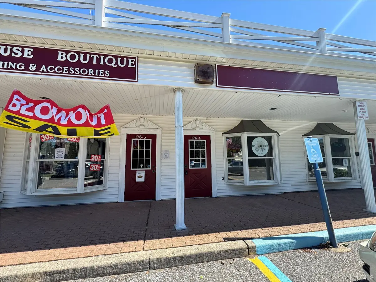 176 N Country RD, Mount Sinai, NY 11766