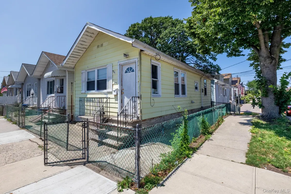 3255 Barkley AVE #A, Bronx, NY 10465