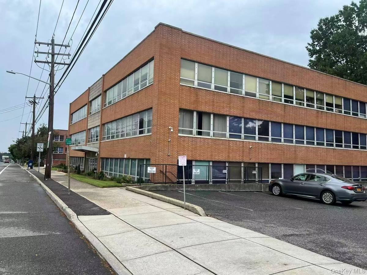 445 Northern BLVD, Great Neck, NY 11021